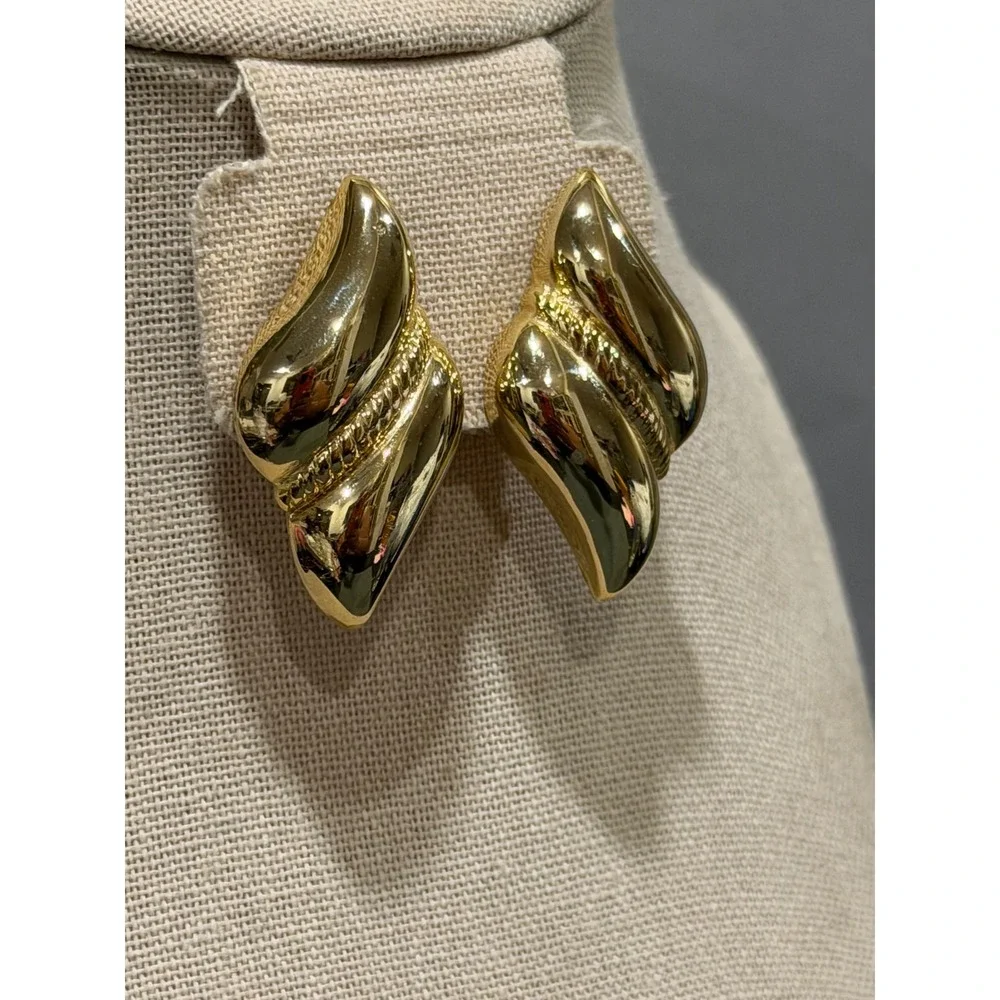 Clip On Earrings Puffy Hollow‎ Statement Gold Tone Vintage 80s Sculptural Chunky